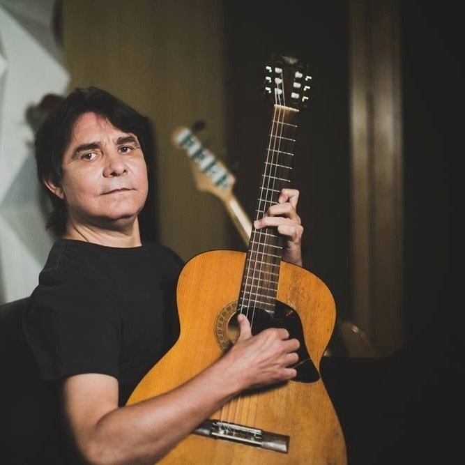 𝐀 𝐝𝐞𝐬𝐩𝐞𝐝𝐢𝐝𝐚 𝐝𝐞 𝐮𝐦 𝐢𝐜́𝐨𝐧𝐞: Lô Borges, morre aos 73 anos